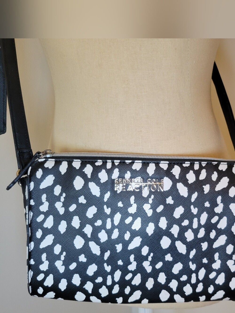 Kenneth Cole Reaction Black and White Dalmatian Print/ Polka Dot Crossbody - Picture 2 of 16